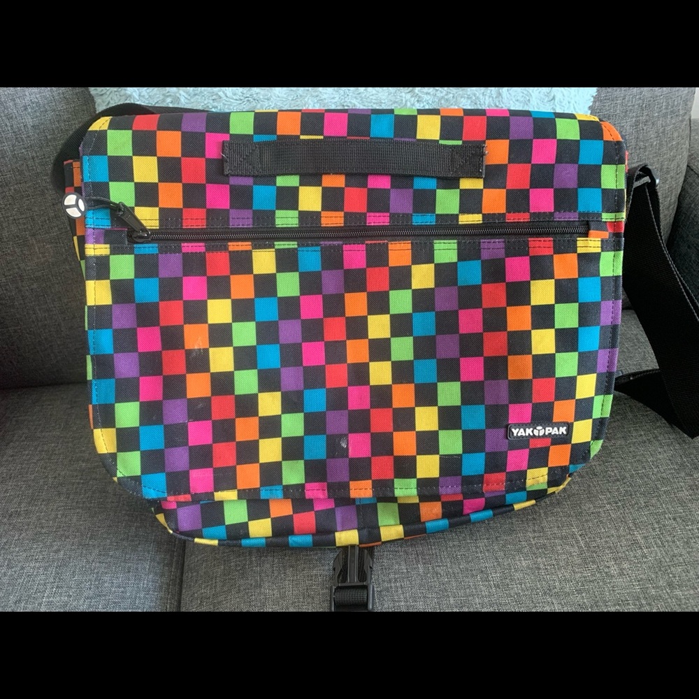 Yak pak cross body bag. Good for school or travel bag. Almost new goodcondition